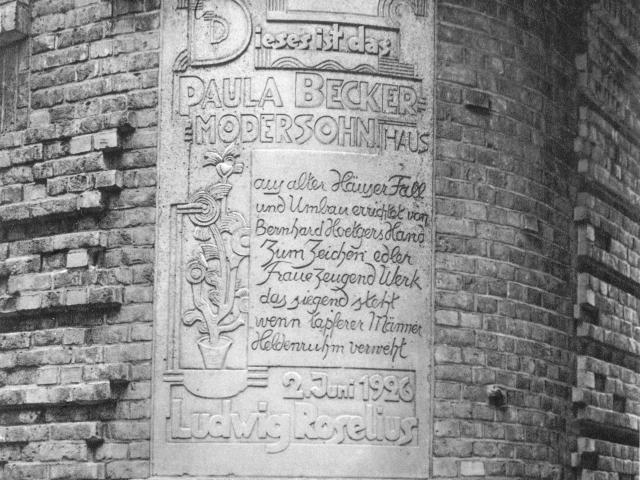 Widmungstafel am Paula-Becker-Modersohn-Haus im Eingang zur Böttcherstraße vom Markt, Foto: Stickelmann