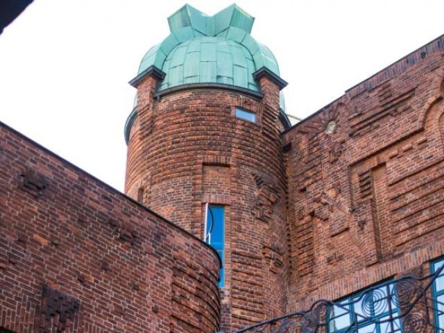 web Blick aus der Boettcherstrasse auf den Turm des Paula Modersohn Becker Museums Foto freiraumfotografie Bremen 2 Copyright