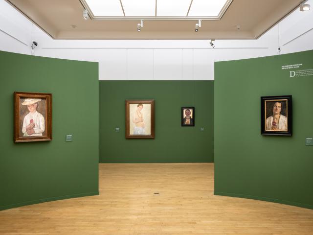 Blick in die Ausstellung Becoming Paula Saal 1 zentral Foto Hannes von der Fecht Copyright
