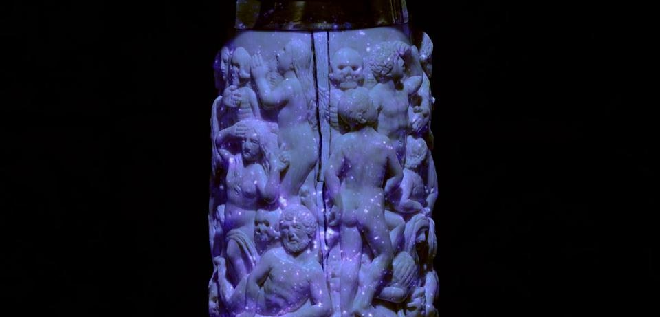 Christoph Brech La Fin du Temps 2018 Videoprojektion auf Elfenbeinhumpen copyright VG Bild Kunst Bonn 2018 Christoph Brech, La fin du temps, 2018, Installation 1-Kanal-Video-Projektion (Farbe) auf Elfenbein-Humpen aus der Sammlung Ludwig Roselius, © VG Bild-Kunst, Bonn 2018, Foto: Patric Leo