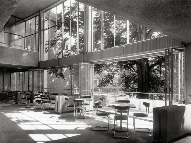 Eva Besnyö: Kantine der AVRO Studios, Hilversum 1936 ©Eva Besnyö / MAI