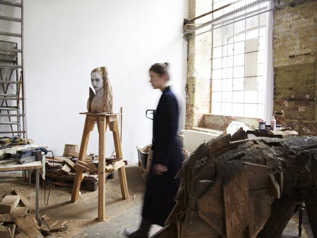 Atelier mit Skulpturen von Laura Eckert