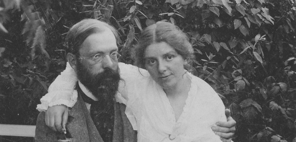 Otto und Paula Modersohn im Garten auf der Bank sitzend, um 1904  Paula-Modersohn-Becker-Stiftung, Bremen