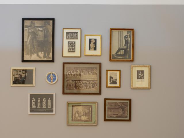 Nachempfundenes Musée imaginaire von Paula Modersohn-Becker in der Ausstellung AVANTGARDE, Foto: Patric Leo