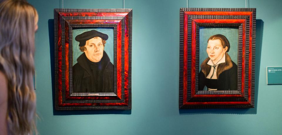 Frontale Ansicht Bildnis Martin Luther und Bildnis Katharina von Bora 1529 Lucas Cranach d.Ae. Museen Boettcherstrasse Foto freiraumfotografie Bremen