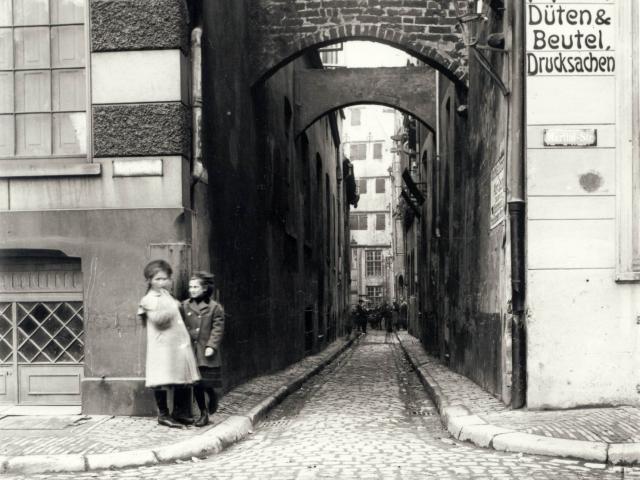 Böttcherstraße vor 1923, Blick von der Martinistraße aus um 1906, Foto: Prosch