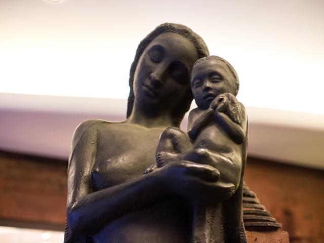 Bernhard Hoetger: Mutter und Kind II (Madonna), um 1928, Foto: freiraumfotografie Bremen © VG Bild-Kunst, Bonn 2013 Copyright