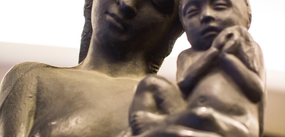 Bernhard Hoetger Mutter und Kind II (Madonna), um 1928, Foto freiraumfotografie Bremen © VG Bild-Kunst, Bonn 2013 Bernhard Hoetger Mutter und Kind II (Madonna), um 1928, Foto freiraumfotografie Bremen © VG Bild-Kunst, Bonn 2013