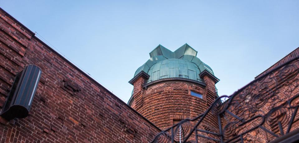 Blick aus der Boettcherstrasse auf den Turm des Paula Modersohn Becker Museums Blick auf das Paula Modersohn-Becker Museum aus der Böttcherstraße, Foto: freiraumfotografie, Bremen