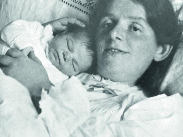 Paula Modersohn-Becker mit Tochter Mathilde, November 1907, Foto: Hugo Erfurth, Paula Modersohn-Becker-Stiftung, Bremen