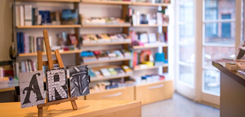 ART, Blick in den Shop, Foto: freiraumfotografie Bremen Blick in den Museumsshop im Paula Modersohn-Becker Museum, Foto: freiraumfotografie, Bremen