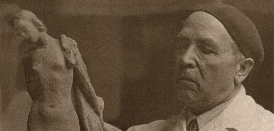 Bernhard Hoetger beim Modellieren, um 1940 © Museen Böttcherstraße Bremen Bernhard Hoetger beim Modellieren, um 1940 © Museen Böttcherstraße Bremen